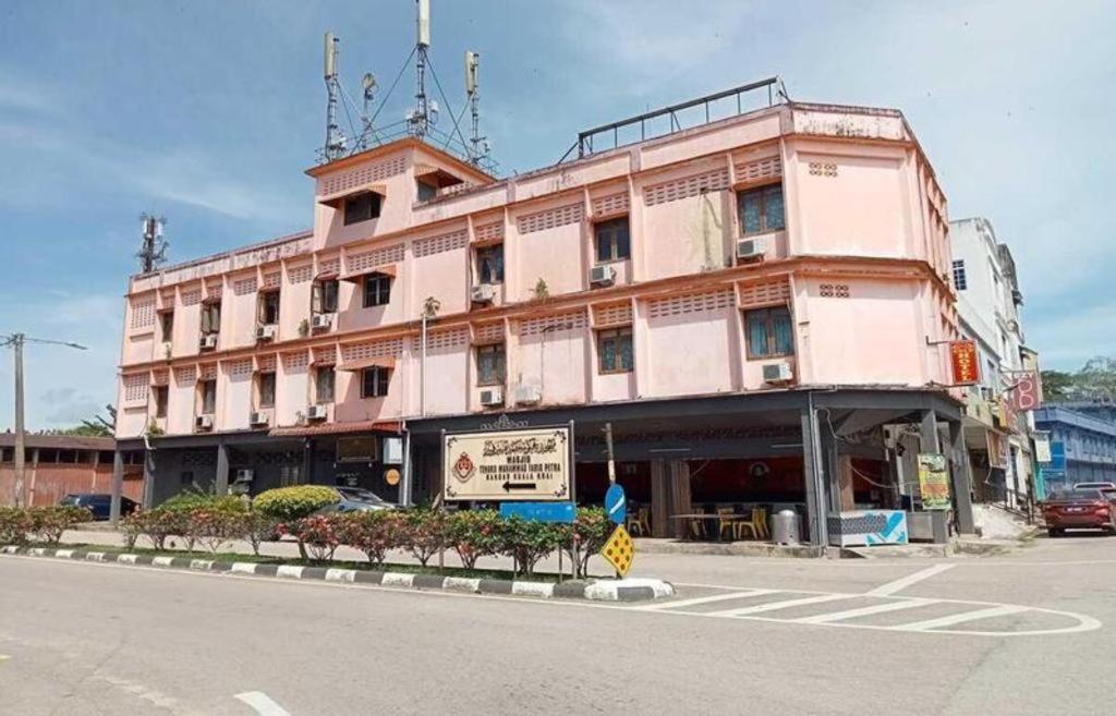 Spot On 89994 Rz Gold Hotel Kuala Kerai Екстер'єр фото