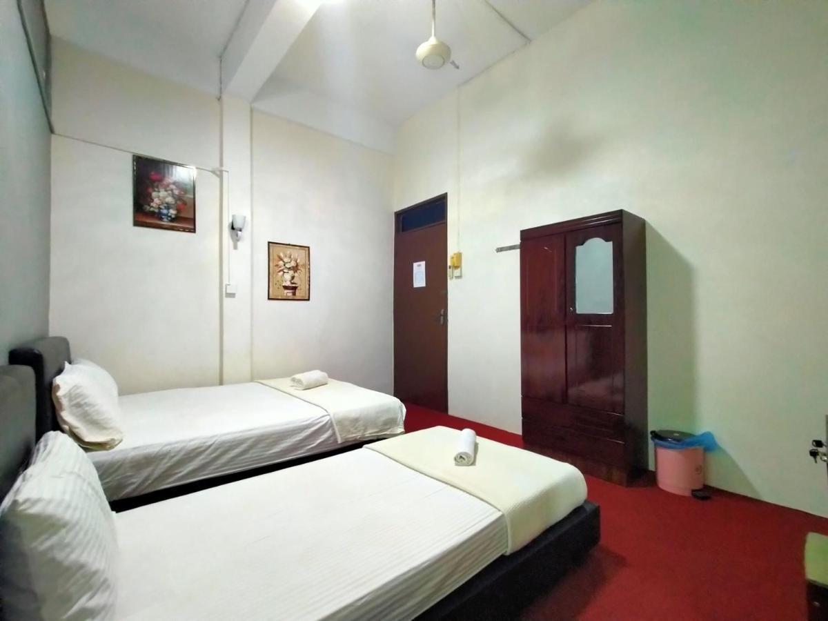 Spot On 89994 Rz Gold Hotel Kuala Kerai Екстер'єр фото
